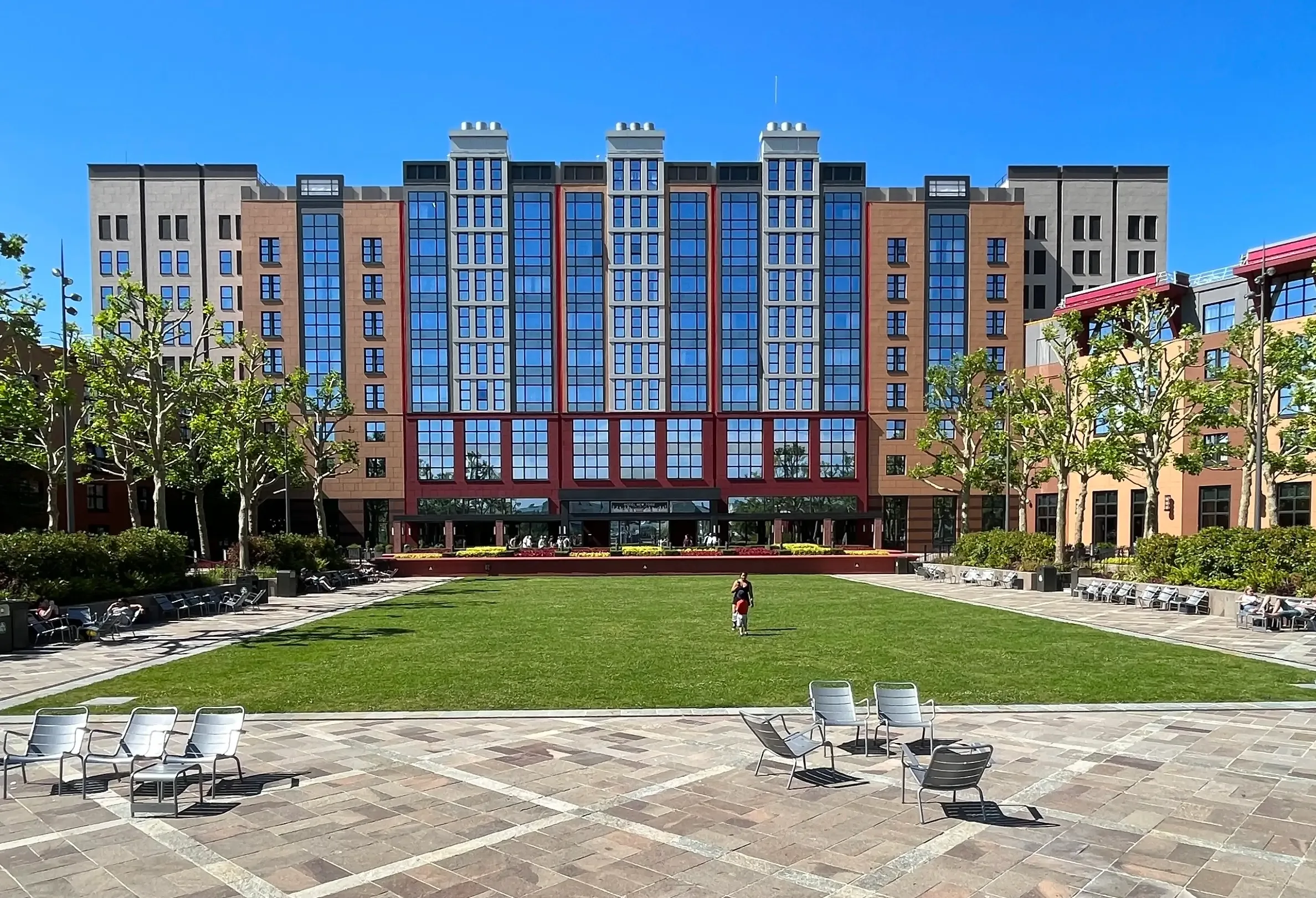 Disney's Hotel New York - The Art of Marvel
